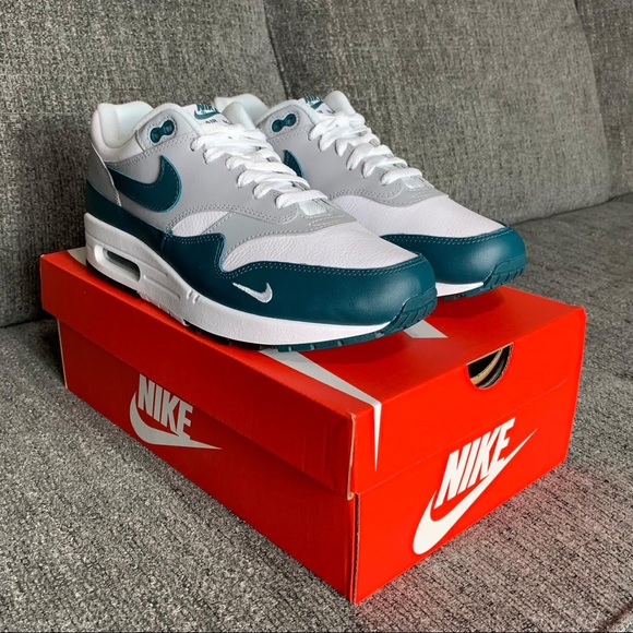 Nike Other - NIKE AIR MAX 1 LV8